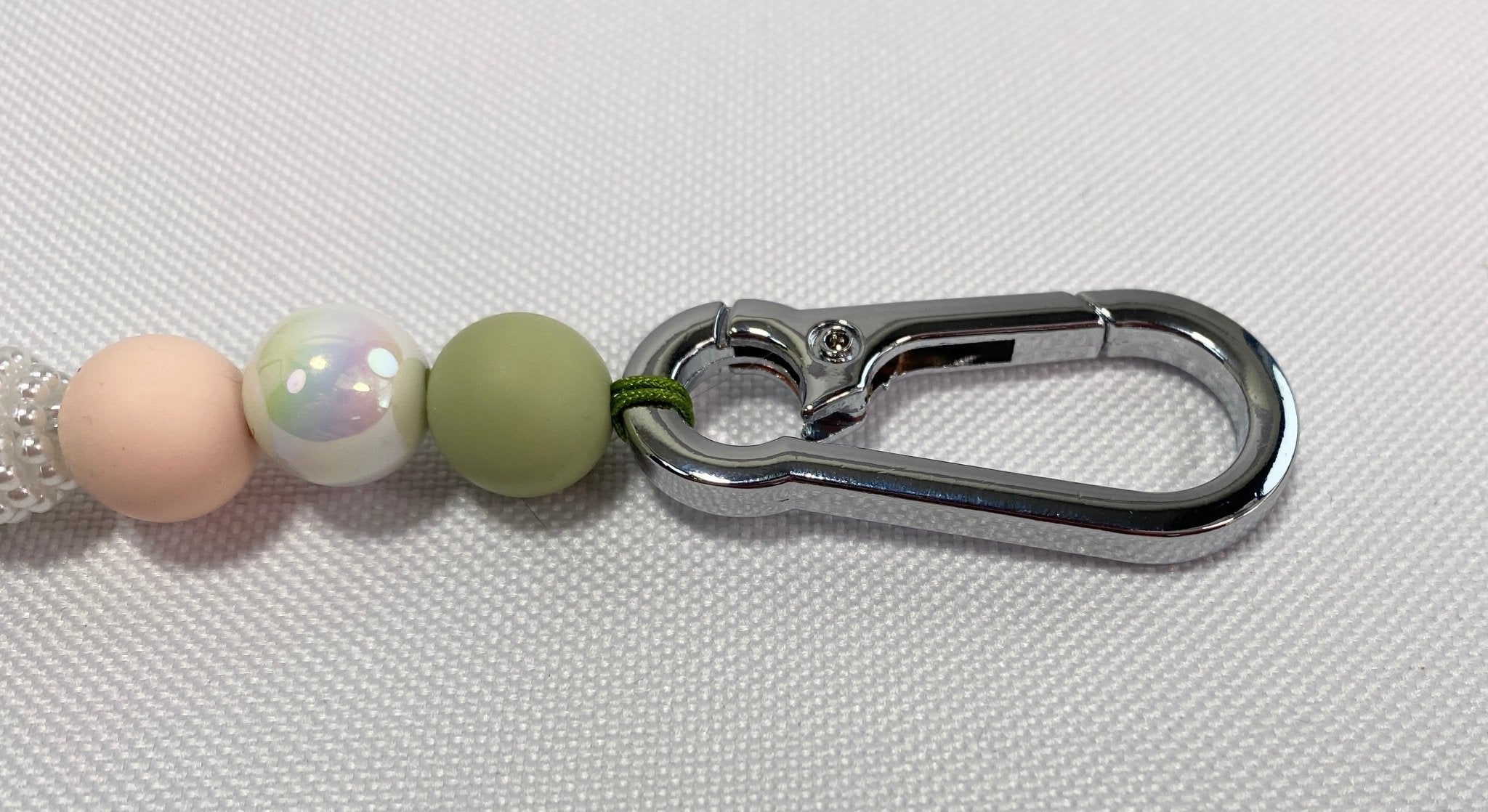 Green Daisy Beaded Keychain - Pearl Moon Creations