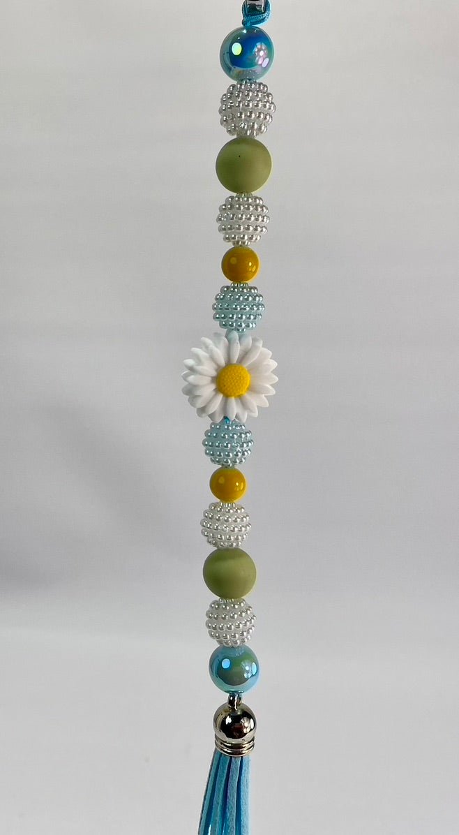 White Daisy Beaded Keychain - Pearl Moon Creations